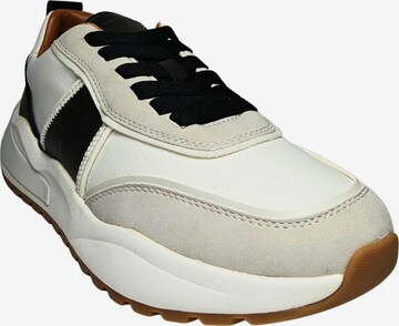 Baskets basses Alexander Smith en blanc : devant