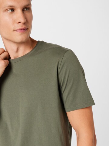 ARMEDANGELS - Ajuste regular Camiseta 'Jaames' en verde