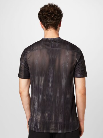 ADIDAS SPORTSWEAR - Camisa funcionais 'Overspray Graphic' em preto