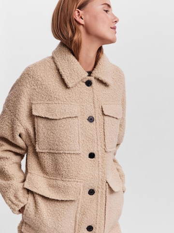 Veste mi-saison 'Twirlanna' VERO MODA en beige