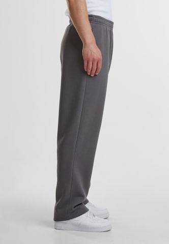 Urban ClassicsLoosefit Hlače - siva boja