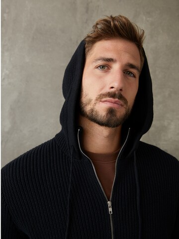 ABOUT YOU x Kevin Trapp Gebreid vest 'Mario' in Zwart