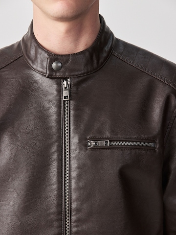 Next Tussenjas in Bruin