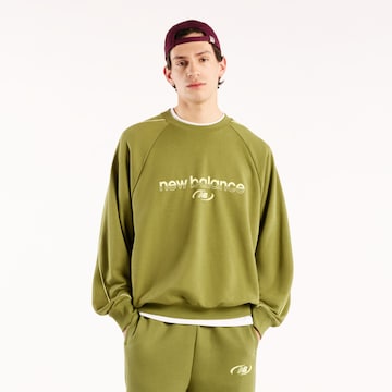 Felpa 'Trackside French Terry Crew' di new balance in verde: frontale