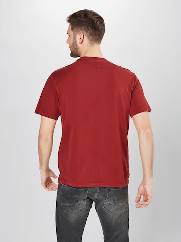 LEVI'S ® Μπλουζάκι 'Relaxed Fit Tee' σε κόκκινο