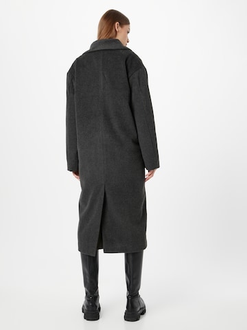 Monki Přechodný kabát – šedá