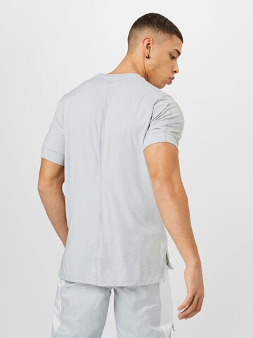 NIKE Regular fit Performance shirt in Grey