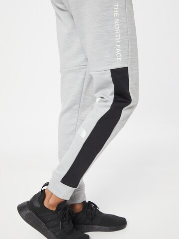 THE NORTH FACE Tapered Workout Pants in Grey