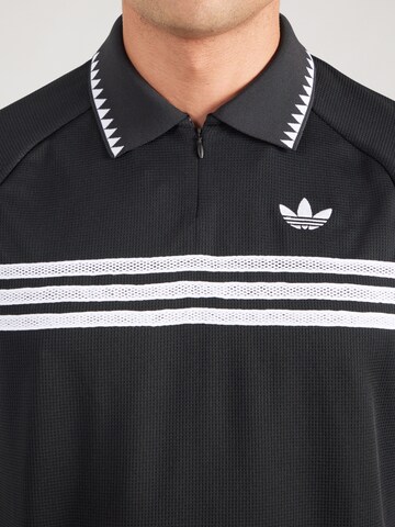 ADIDAS ORIGINALS - Camiseta 'CHEST STRIPES' en negro