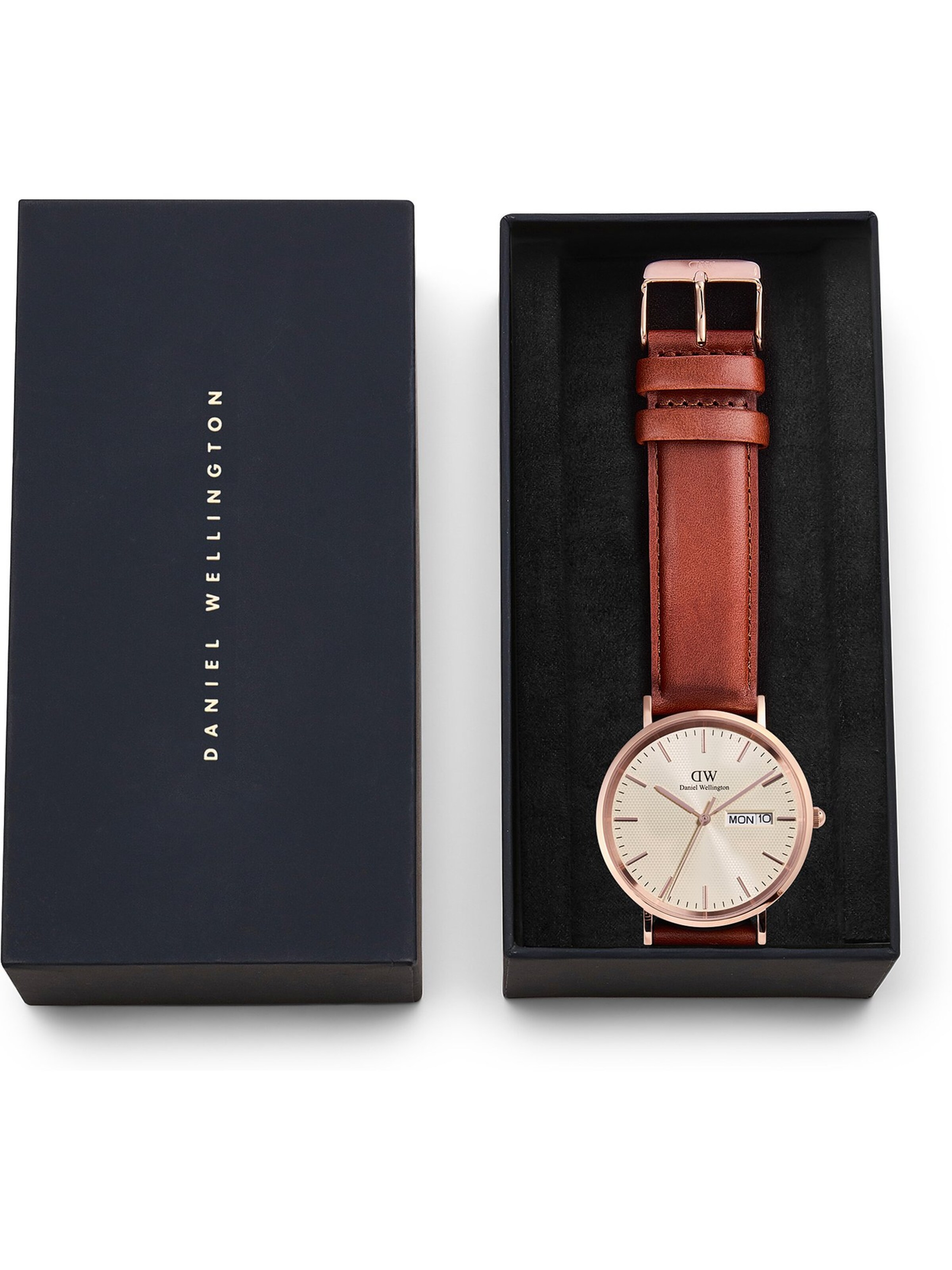 Daniel Wellington Analog watch in Brown