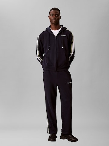 Calvin Klein Tapered Hose in Blau