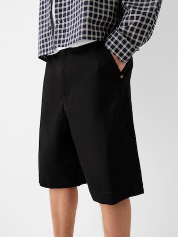 Bershka Loosefit Shorts in Schwarz