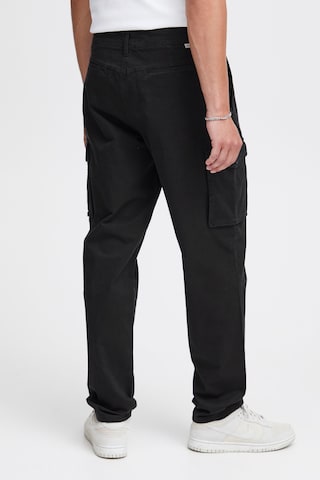 !Solid Regular Cargo Pants in Black