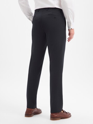 HECHTER PARIS Regular Pleated Pants in Black