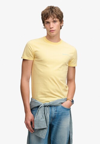 Superdry & Co Shirt 'Essential Company' in Geel: voorkant