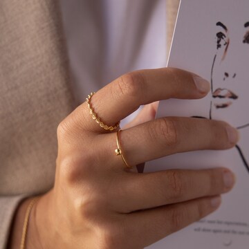 Violet Hamden Ring in Gold