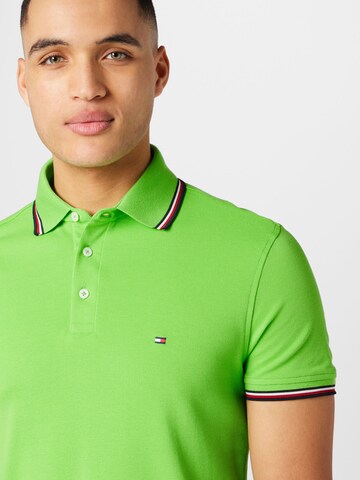 Tricou de la TOMMY HILFIGER pe verde