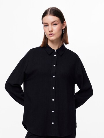 Camicia da donna 'VINSTY' di PIECES in nero: frontale