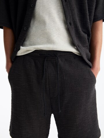 Regular Pantaloni de la Pull&Bear pe negru