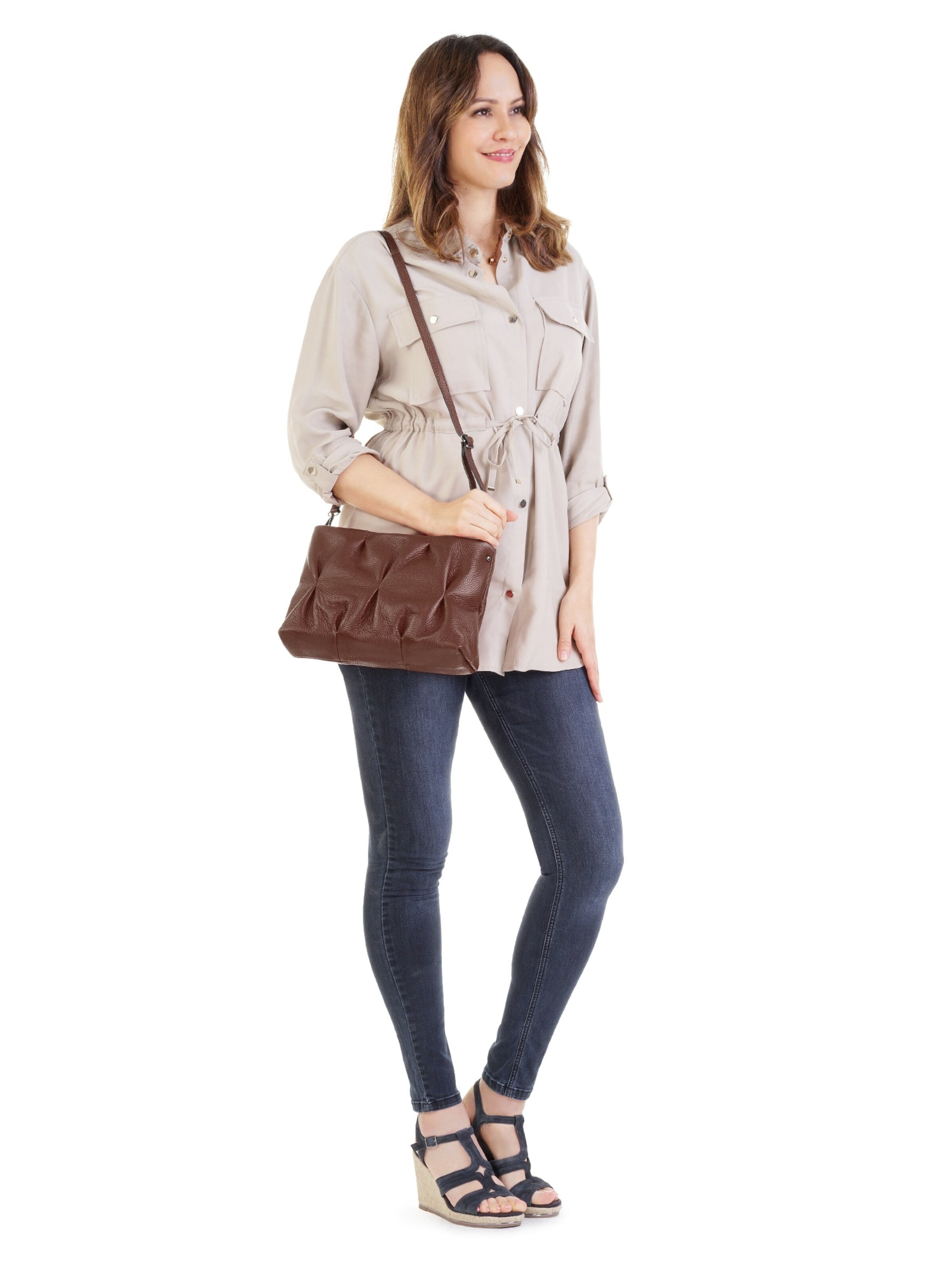 Cluty Crossbody Bag in Brown: front