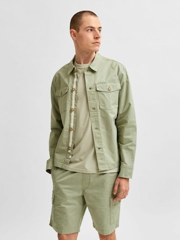 SELECTED HOMME Демисезонная куртка в Зеленый: спереди