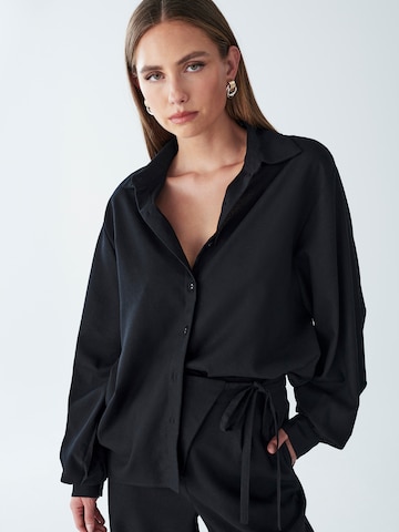 Willa Blouse 'Lagoon' in Zwart: voorkant