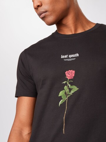 T-Shirt 'Lost Youth Rose' Mister Tee en noir