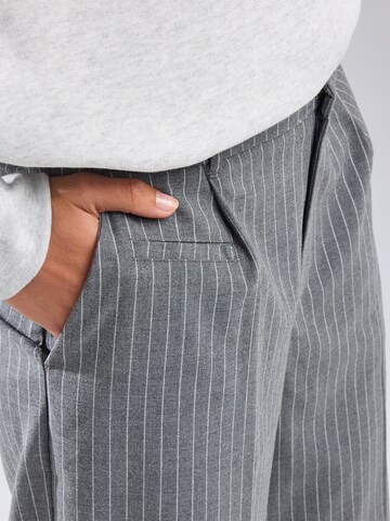 Wide Leg Pantalon à plis America Today en gris