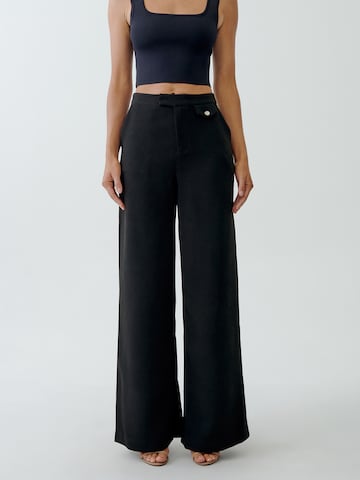 Tussah Wide leg Broek 'TRISHA' in Zwart: voorkant