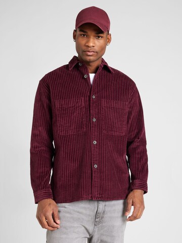 Coupe regular Chemise 'Peder' SELECTED HOMME en rouge : devant