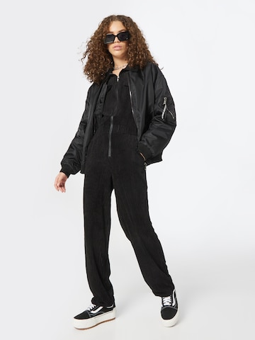 Urban Classics Jumpsuit in Zwart