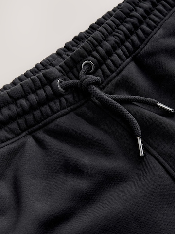 Next Дънки Tapered Leg Панталон в черно