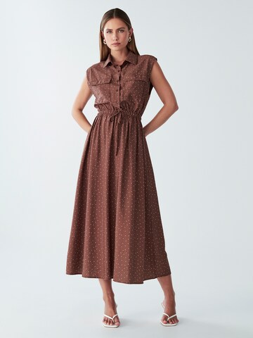 Willa - Vestido camisero 'Sez' en marrón