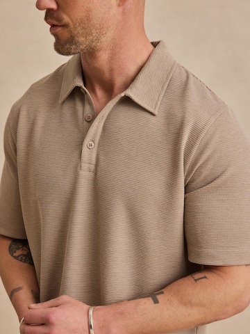 DAN FOX APPAREL قميص 'Aaron' بلون بيج