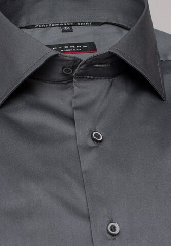 Slim fit Camicia di ETERNA in grigio