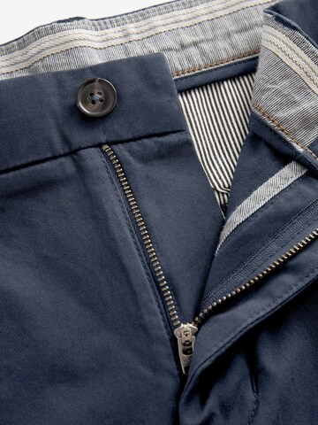 regular Pantaloni chino di Next in blu