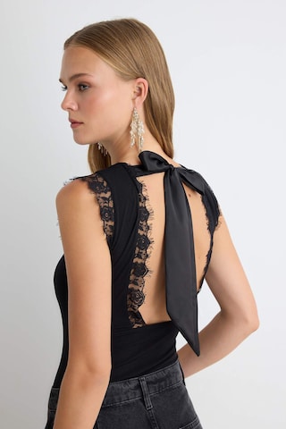 Trendyol Top – černá