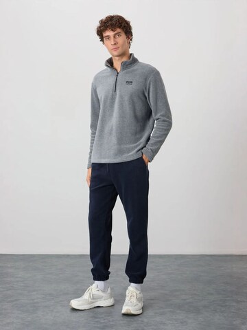 Tommy Life Sweater in Grey