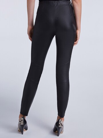 Skinny Leggings de la SET pe negru