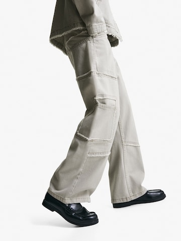 Baggy Jeans de la Bershka pe gri