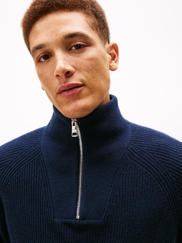 TOMMY HILFIGER Sweater in Blue