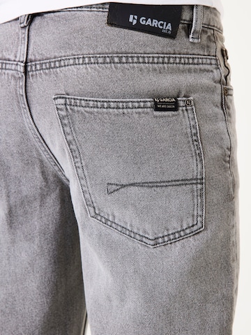 GARCIA Loosefit Jeans i grå