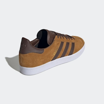 ADIDAS ORIGINALS - Sapatilhas baixas 'Gazelle' em castanho