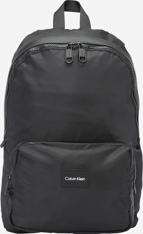 Calvin Klein Batoh - Čierna: predná strana