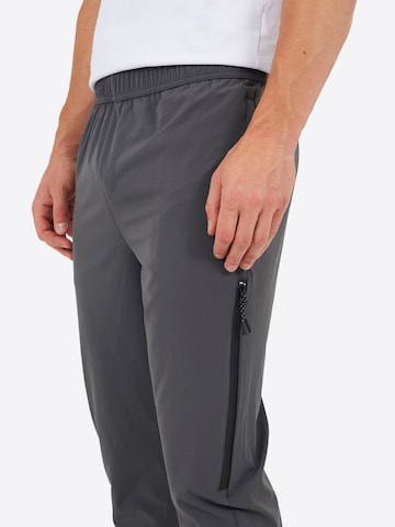 BRAVE SOUL Tapered Bukser i grå