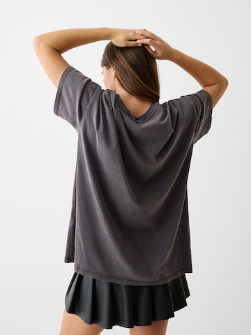 Bershka T-Shirt in Schwarz