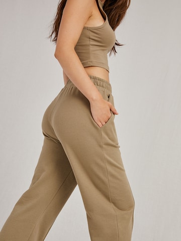 Wide Leg Pantalon 'May' A LOT LESS en vert