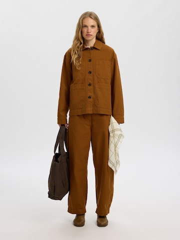 SELECTED Tussenjas in Bruin