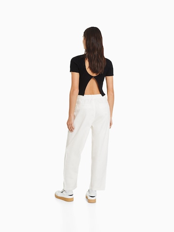 Bershka Regular Pleat-front trousers in White