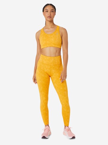 Skinny Pantaloni sportivi di ASICS in giallo